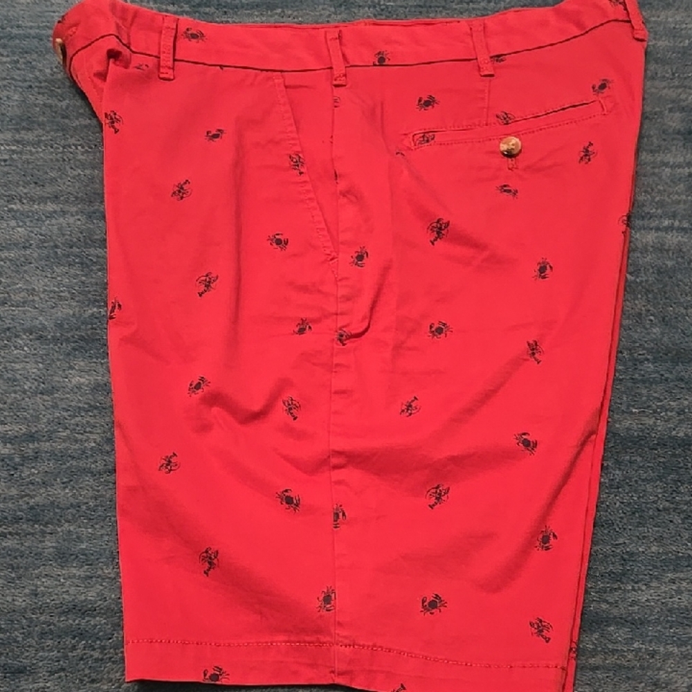 Izod Red Crab Print Men's Flat Front Shorts